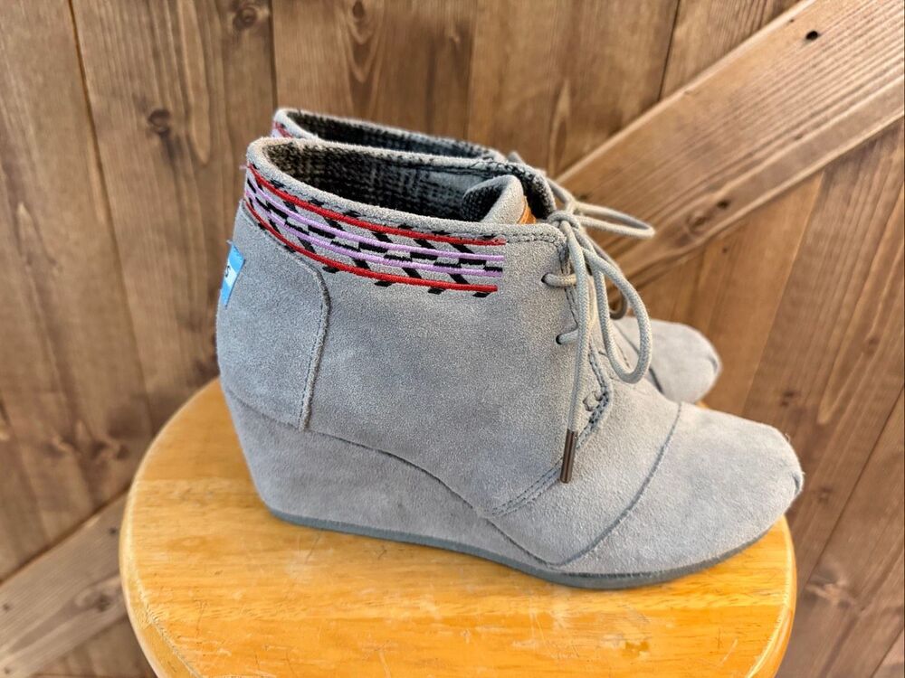 TOMS Women’s 6.5 Gray Suede Wedge Ankle Booties Lace Up Embroidered